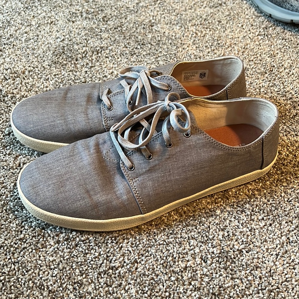 Mens Toms size 12 shoes